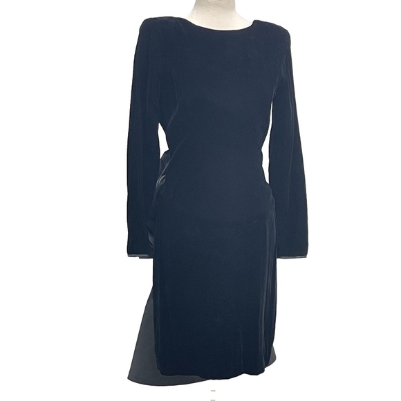 Victor Costa Dresses & Skirts - Vintage Victor Costa For Neiman Marcus Velvet Bow Black Dress Size 6